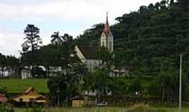 Massaranduba - Igreja e a mata em Massaranduba-SC-Foto:felpzs