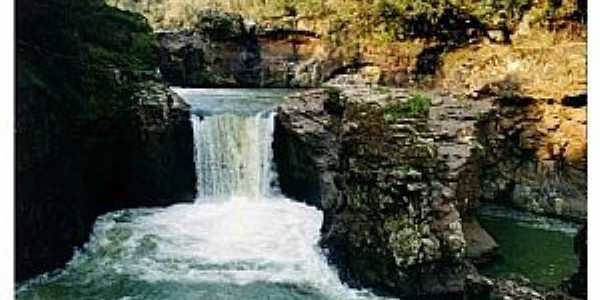 As quedas do Salto do Rio das Flores