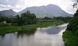 Pirabeiraba - Rio Cubato e Morro do Tromba-Foto:Silvano.Sabi