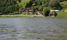 Rio Bonito - Casa de Campo  beira da Represa de Rio Bonito-Foto:Carlos C. Nasato