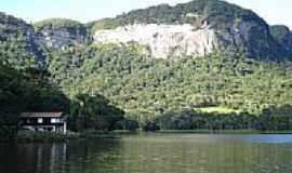 Rio Bonito - Paredo-Represa de Rio Bonito-Foto:Carlos C. Nasato