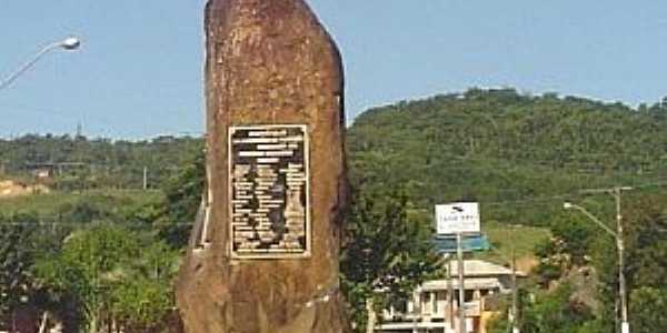 Siderpolis-SC-Monumento de Pedra-Foto:www.sideropolis.sc.gov.br