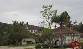 Taquaras - Coreto na praa e capela no alto da colina - Taquaras,