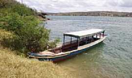 Gararu - Barco ancorado na beira do rio no Povoado de Jenipatuba em Gararu-SE-Foto:Thiago dos Passos