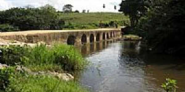 Ponte rstica sobre o Rio Jacarecica na estrada do Zangu em Itabaiana-SE-Foto:Almeida Bispo