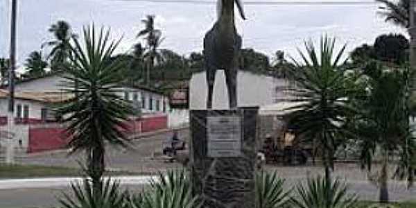 Riacho do Dantas-SE-Monumento em homenagem ao Bode Bito-Foto:itapicurunoticias.blogspot.com 