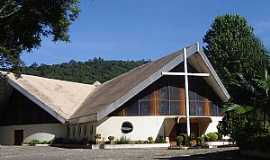 guas de Lindia - guas de Lindia-SP-Entrada da Igreja de Cristo Rei-Foto:www.mapio.cz