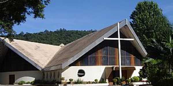 guas de Lindia-SP-Entrada da Igreja de Cristo Rei-Foto:www.mapio.cz