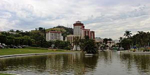 guas de Lindia-SP-O Lago e parcial da cidade -Foto:gordiando.com.br