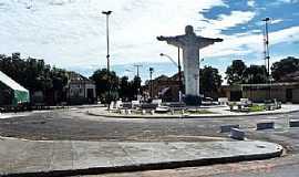 Altair - Altair-SP-Cristo Redentor na Praa central-Foto:Douglas Razaboni