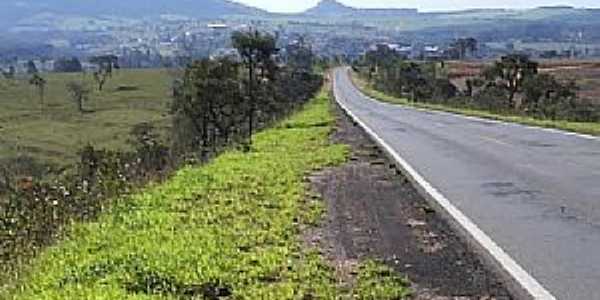 Adolfo-SP-Vista do Morro do cuscuzeiro  partir da Rodovia-Foto:MARCO AURLIO ESPARZA