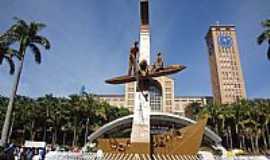 Aparecida - Aparecida-SP-Monumento aos Trs Pescadores-Foto:Pe. Edinisio Pereira