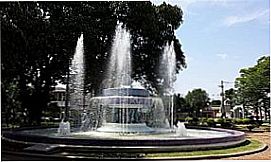 Aparecida de Monte Alto - Fonte na Pra�a central em Aparecida de Monte Alto - SP