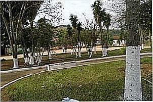 Pra�a no Bairro de Apia�-Mirim - SP 