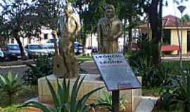 Bariri - Bariri-SP-Monumento em homenagem  dupla Lencio e Leonel-Foto:Pedro Aguinaldo