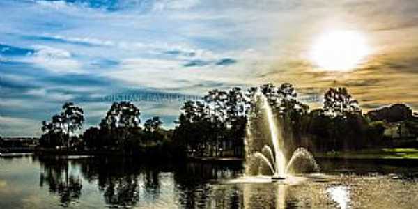 Lago Artificial e seu Chafariz na Cidade Corao. Foto Cristiane Pavan