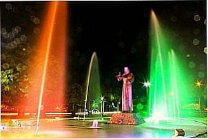 Fonte luminosa e imagem de S�o Francisco em Bragan�a Paulista - SP