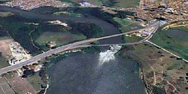 Ponte do Rio Paraba do Sul em Caapava.