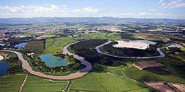 Ponte do Rio Paraba do Sul em Caapava.