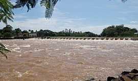 Cachoeira de Emas - Cachoeira de Emas-SP-Barragem da Represa-Foto:Gil Pagliarini 