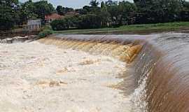 Cachoeira de Emas - Cachoeira de Emas-SP-Barragem da Represa-Foto:Gil Pagliarini