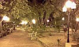 Cachoeira de Emas - Vista noturna da praa em Cachoeira de Emas-SP-Foto:lizab