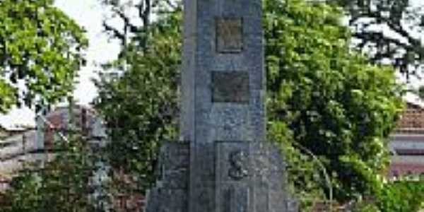 Monumento ao soldado em Cachoeira Paulista-SP-Foto:ca.varella@terra.com