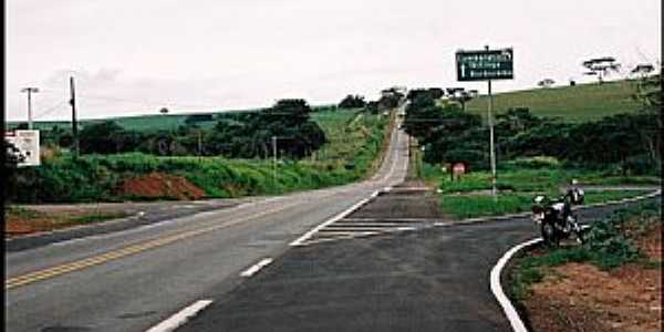 Cambaratiba-SP-Trevo de acesso-Foto:Zekinha