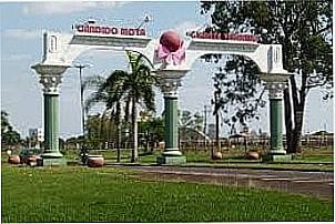 P�rtico da cidade de C�ndido Mota - SP