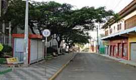 Capela do Alto - Capela do Alto-SP-Praa e rua no centro da cidade-Foto:Marcos Paulo Oliveira