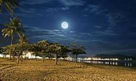 Caraguatatuba - Viso noturna do centro de Caraguatatuba-SP