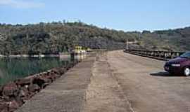 Chavantes - Ponte da Barragem em Chavantes-SP-Foto:Marcelo Delfino