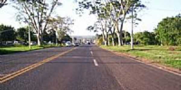 Colmbia-SP-Rodovia BR-326 na entrada da cidade-Foto:misterx99