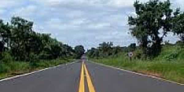 Conceio do Monte Alegre-SP-Rodovia SP-421 prximo ao Trevo de acesso-Foto:www.paraguacity.com 