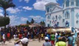 Pedro - Lavagem das escadarias da igreja, na festa do Padroeiro., Por Mari