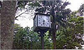 Embu das Artes - Relgio na praa de Embu das Artes-SP-Foto:Marina Pizarro