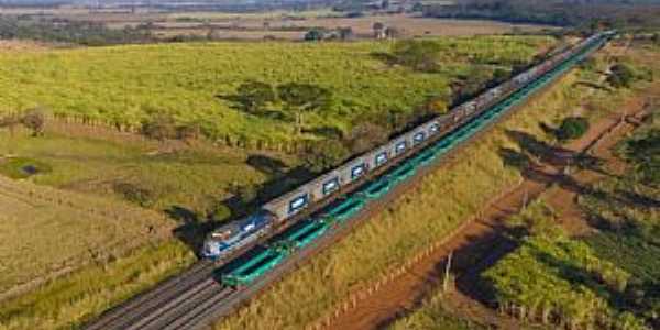 Entroncamento da Malha Paulista com a ferrovia Norte Sul em Estrela D