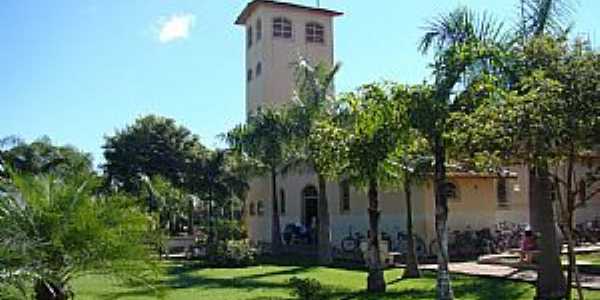 Guar-SP-Igreja na Praa Jos Pedro de Figueiredo-Foto:Alexandre Bonacini