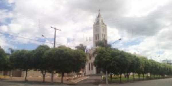 Igreja matriz, Por Jorge Luiz Ferreira