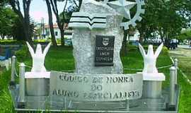 Guaratinguet - Guaratinguet-SP-Monumento no Centro de Treinamento da Aeronutica-Foto:Lindinha Rodrigues 