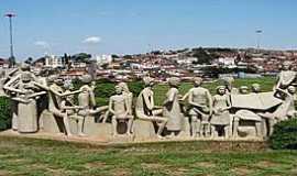 Ibitinga - Ibitinga-SP-Monumento em homenagem aos Artesãos-Foto:www.sbz.org.br
