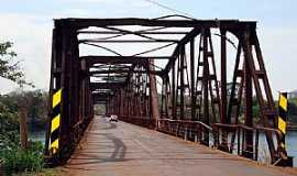 Igarapava - Igarapava-SP-Ponte de estrutura de ferro sobre o Rio Grande-Foto:EUS