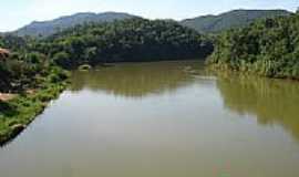 Iporanga - Rio Ribeira, jusante, por Ricardo D. Mathias.