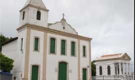 Piraj - Piraj-BA-Igreja de So Bartolomeu e ao lado o Panteo de Labatut-Foto:www.igrejas-bahia.com 