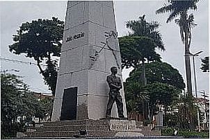 Monumento e Igreja em Ja� - SP