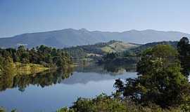 Joanpolis -  Joanpolis SP - Serra de Extrema refletida na represa de Joanpolis - por ACCosta 