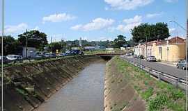 Jundia - Jundia-SP-Canal no centro da cidade-Foto:Fbio Barros 