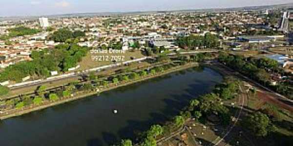 Leme-SP-Vista do Lago Municipal e da cidade-Foto:Jonas Drone