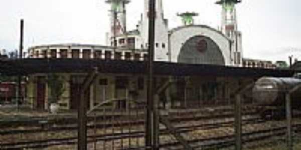 Antiga estação de trem, por Roberto Q. Simões.