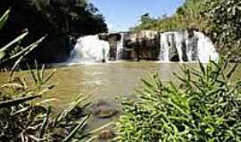 Monte Alegre do Sul - Cachoeira das Andorinhas em Monte Alegre do Sul-Foto:Ernandes C Santos